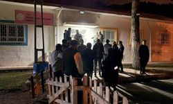 Anaokuluna kayıt yaptırmak isteyen veliler geceden sıraya girdi