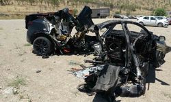 Feci Tesla kazası: Araç ikiye bölündü, 2 hemşire hayatını kaybetti