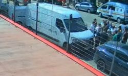 Kadın muhabiri görevi başında linç ettiler