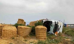Saman yüklü tır devrildi; sürücü öldü