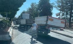 Seyir halindeki tırın dorsesi çıktı facia kıl payı atlatıldı