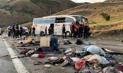 Yolcu otobüsü devrildi: 3 ölü, 24 yaralı