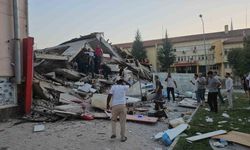 Balıkesir Sındırgı’da 6.1’lik deprem 1 ev yıkıldı ciddi hasar gören yapılar var