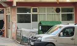 Bir kahvehaneyi uzun namlulu silahlarla taradılar
