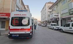 Emekli öğretmen evinde ölü bulundu