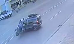 Kaza yapan motosikletteki yolcu, havada üç takla attı