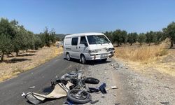 Motosiklet araçla kafa kafaya çarpıştı: 1 ölü