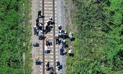 Yolcu treni demiryolu kenarında çalışan işçilere çarptı: 2 ölü, 5 yaralı