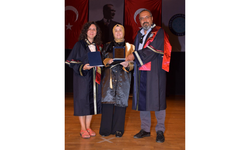 50 yaşındaki 5 çocuklu kadın, üniversitede bölüm birincisi oldu