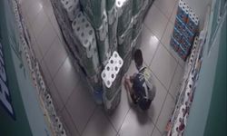 10 yaşındaki çocuk müşteri gibi girdiği marketi kundakla