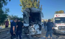 Alanya’da tur ve yolcu midibüsler çarpıştı kazada 15 yaralı bazıların durumu ağır