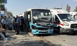 Freni patlayan halk otobüsü durakta bekleyen başka otobüse çarptı: 20 yaralı