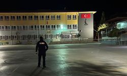 Gece bekçileri okulların güvenliği için görev başında