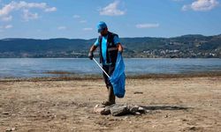 Sapanca Gölü çevresinden 2 ton çöp toplandı