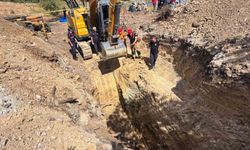 Su kuyusu açmaya çalışan 2 çiftçi toprak altında kaldı