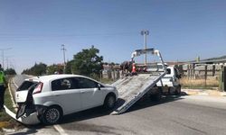 Uşak’ta iki otomobil çarpıştı: 2 yaralı
