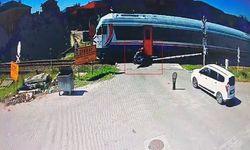Yolcu treni ile  motosiklete çarpıştı