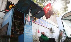 2 metrekarede 45 yıldır ayakkabı boyacılığı yapıyor