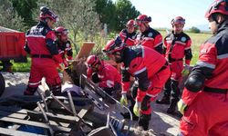 Balıkesir’deki 6.1’lik depremin ardından ekipler kurtarma tatbikatı yaptı