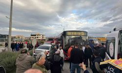 Belediye otobüsü ile otomobil çarpıştı: 2 yaralı