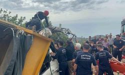 Freni boşalan kum yüklü kamyon dehşeti: 1 ölü, 1 yaralı
