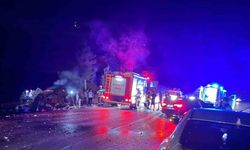 İki otomobil çarpıştı: 1 ölü, 4 yaralı