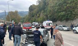 iki otomobil çarpıştı: 4 yaralı