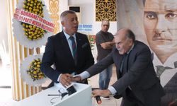 Kongrede gergin anlar, kürsüyü bile devirdiler