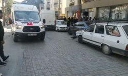 Kontrolden çıkan araç park halindeki 4 araca çarptı