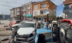 Kontrolden çıkan tır, park halindeki 8 araca çarptı