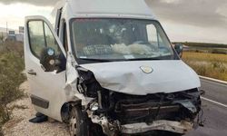 Öğrenci servisi ile otomobil çarpıştı: 2 ölü, 7 öğrenci yaralı