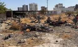 Terk edilen parktaki araçlar yağmalandı
