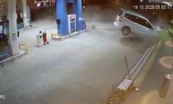 Ticari araç benzin istasyonuna daldı, 2 kişi yaralandı