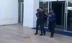 Yol verme kavgasında 1 kişiyi ayağından silahla vurdu