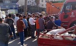 Yolun karşısına geçerken kamyonun altında ezildi