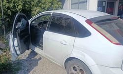 16 yaşındaki çocuk otomobilin camını kırıp 50 bin TL çaldı