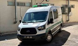 Bozulan arabaya yardım etmek isteyen genç öldü