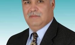 Eski başkan araç kullanırken kalp krizi geçirdi