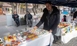 Evinde ürettiği estetik mumları vatandaşlarla buluşturuyor