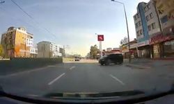 Freni boşalan minibüs üç şeritli yola indi