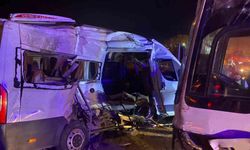 İşçi servisleri çarpıştı: 15 yaralı