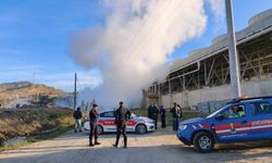 Jeotermal akışkan iletim hattı patladı: 170 derecelik su çevreye yayıldı