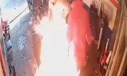 Motosikletteki yangına yanıcı maddeyle müdahale ettiler ortalık karıştı