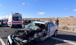 Otomobil ile açık kasa kamyonet çarpıştı: 2 yaralı