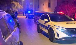 Otomobilin içinde bıçaklı kavga ettiler 3 kişi yaralandı