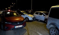 Refüje çarpan araç zincirleme kazaya yol açtı