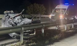 Tıra çarpan otomobil hurdaya döndü: 1 ölü