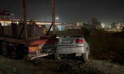 Tıra çarpan otomobildeki 2 kişi yaralandı
