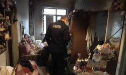 Yalnız yaşayan yaşlı adamın evinden 2 kamyon çöp çıktı