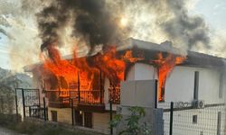 Yasaklı maddeyle yakalanmamak için evini ateşe verdi